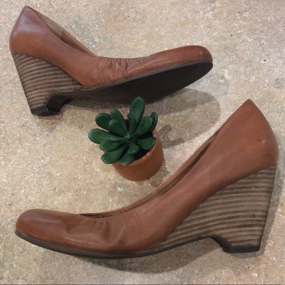 JESSICA SIMPSON TAN LEATHER WEDGE HEELS - Picture 3 of 7